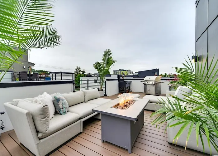 Luxury Seattle Vacation Rental With Fire Pit!